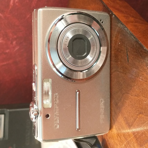 Olympus FE-230 7.1MP Digital Camera - Silver - w/ Orig. Box - Picture 9 of 10